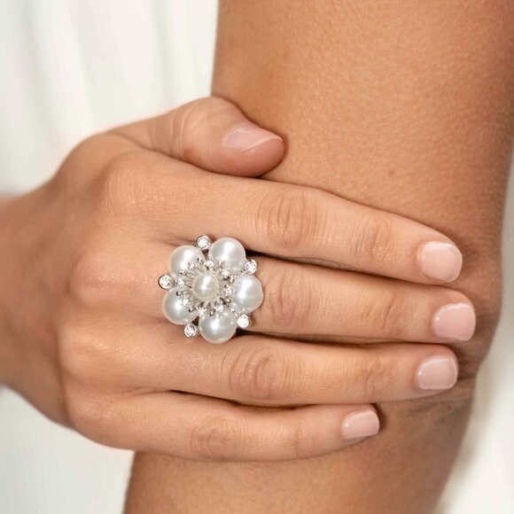 Paparazzi Jewelry Accessories - Friendly Flair - White Ring - NEW!!! - Picture 3 of 4